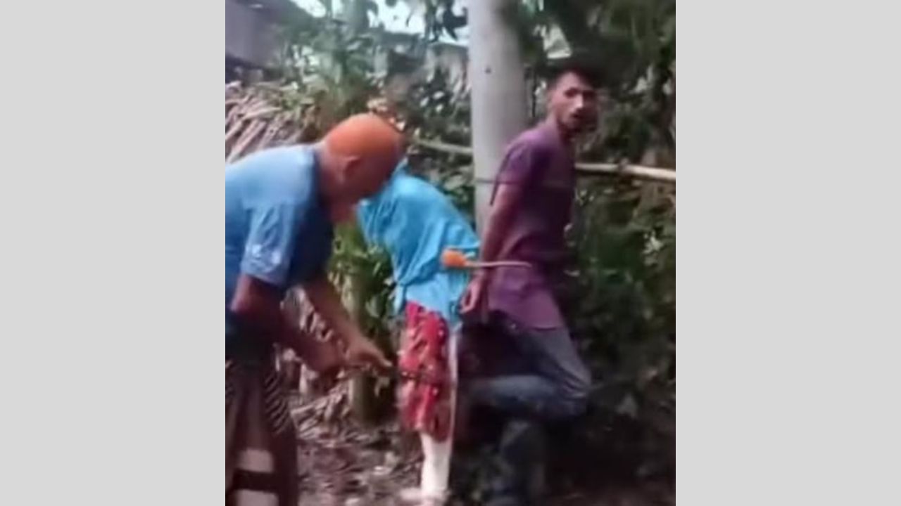 তরুণ-তরুণীকে ঘরে আটকে রাতভর নির্যাতন, সকালে খুঁটিতে বেঁধে পিটুনি